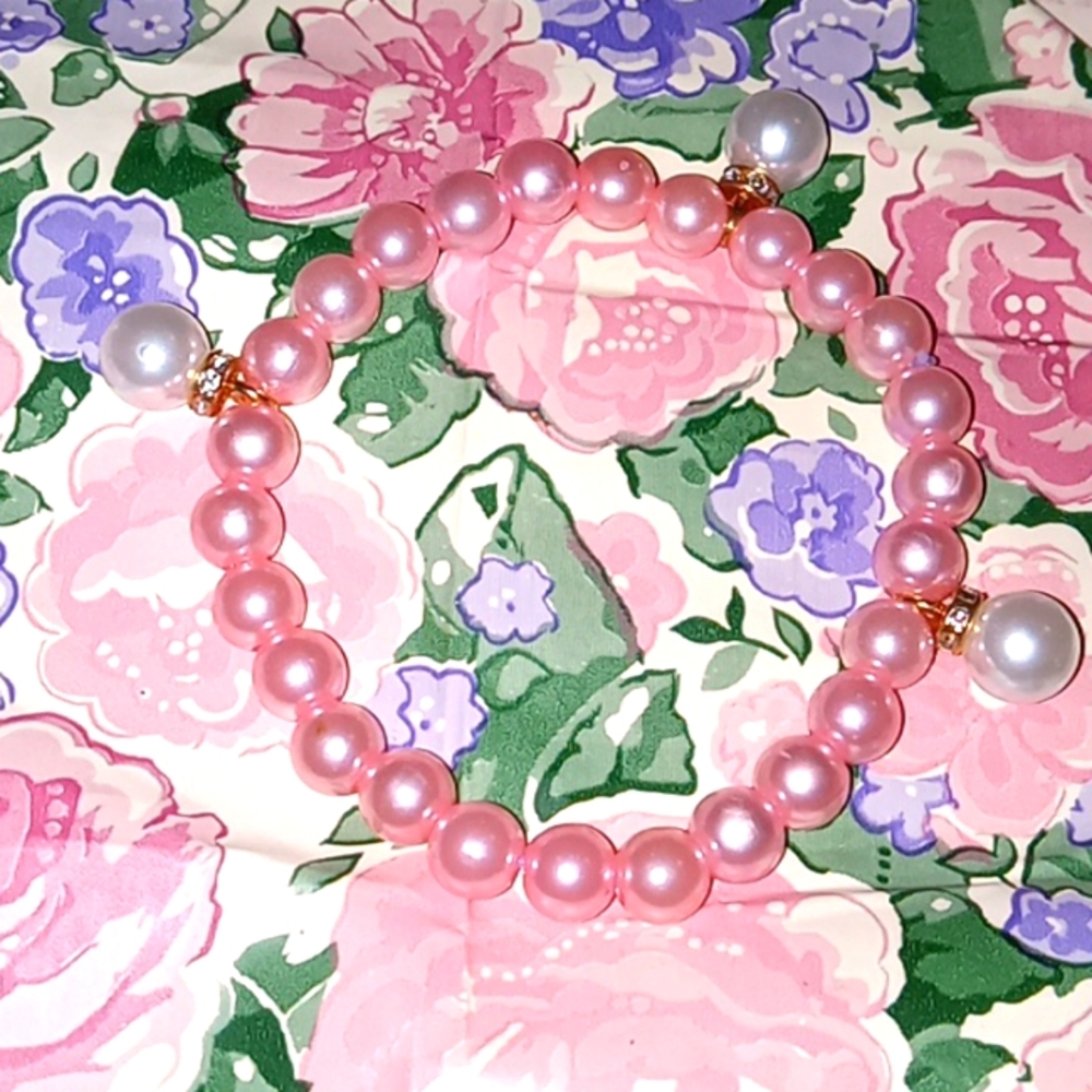 🩷Pink Porls  bracelet with white Porls with 🤍 gold diamond on it